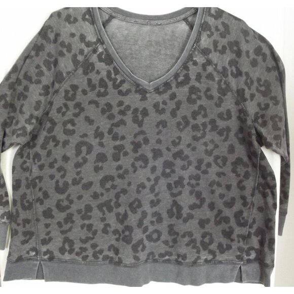 French Terry Sweatshirt Womens 3X Gray Leopard Print V-Neck Relaxed Fit - Picture 2 of 13